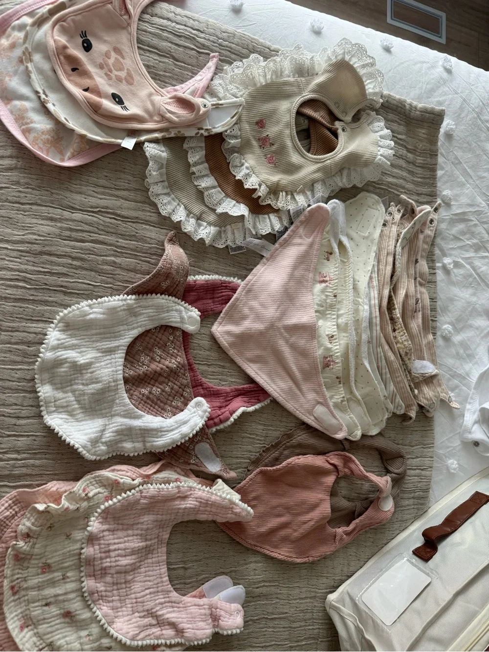 Dkny Baby Bib Set in Pink, Cream, White